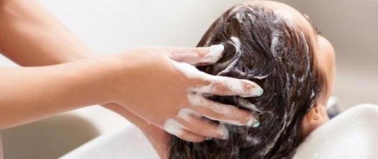 可以早上洗头吗？