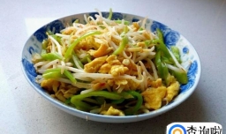 青椒绿豆芽炒鸡蛋的家常做法