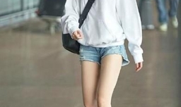 女生卫衣配什么裤子好看