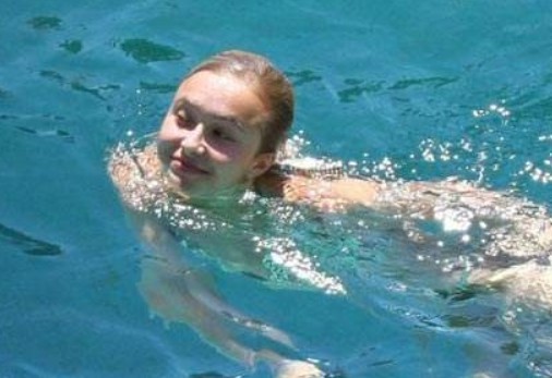 游泳要戴耳塞吗