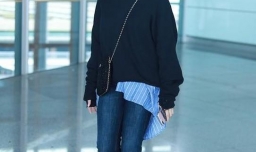 女生蓝色条纹衬衫搭配