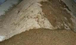 贴地砖用粉墙沙还是用浇灌沙