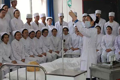 初中毕业读什么卫校