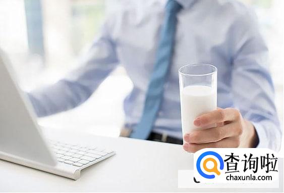 喝纯奶放屁是怎么回事