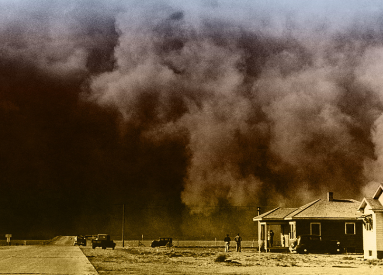 沙尘暴常出现在什么季节