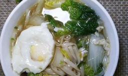 怎样做美味的乌塔菜荷包蛋汤面？