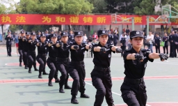 怎样对宪法宣誓？为什么要对宪法宣誓？