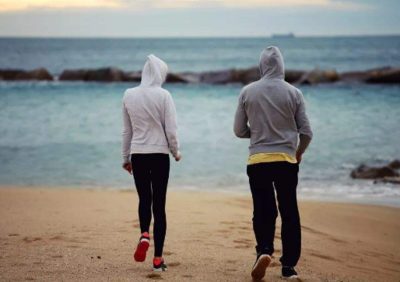 是走路累还是站着累