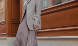 今年火了一种新穿法，叫“短靴+半裙”，高级又洋气，潮人都跟风