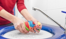 衣服上有酱油怎么才能去掉