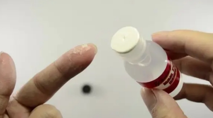 怎么样去掉皮肤上的强力胶